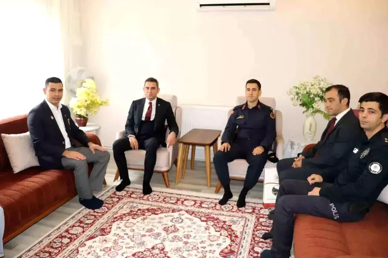 Selendi Kaymakamı Mücahit Enes Yıldız'dan İlk Ziyaret: Usturumcalı Halil Efe'nin Kabri