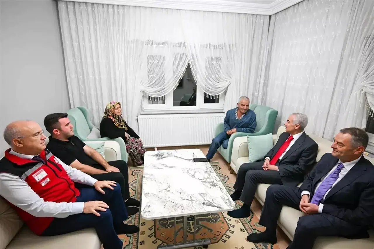 Kırklareli Valisi Uğur Turan, Kıbrıs Gazisi Salih Bektaş'ı Ziyaret Etti