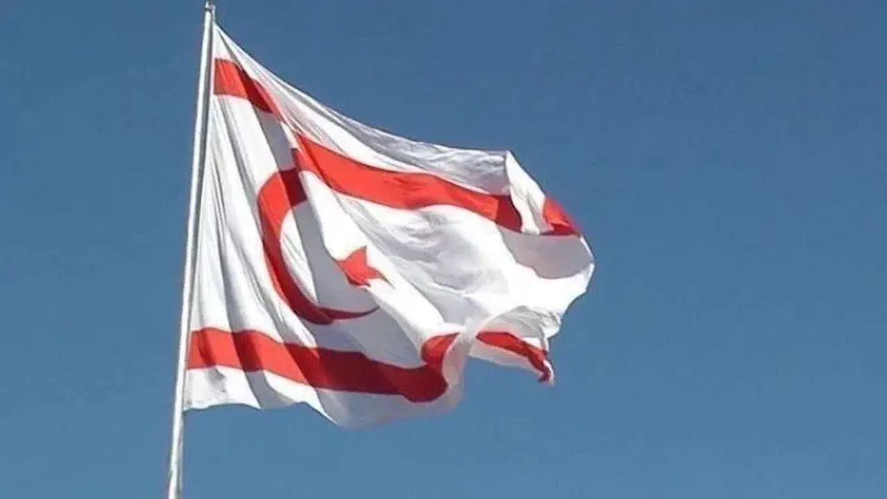 KKTC'den Rumların Bayrak Yakma Provokasyonuna Tepki