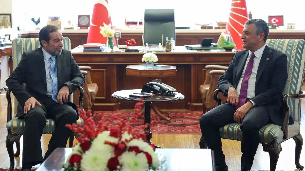 CHP Genel Başkanı Özgür Özel, Serdar Denktaş ile Görüştü