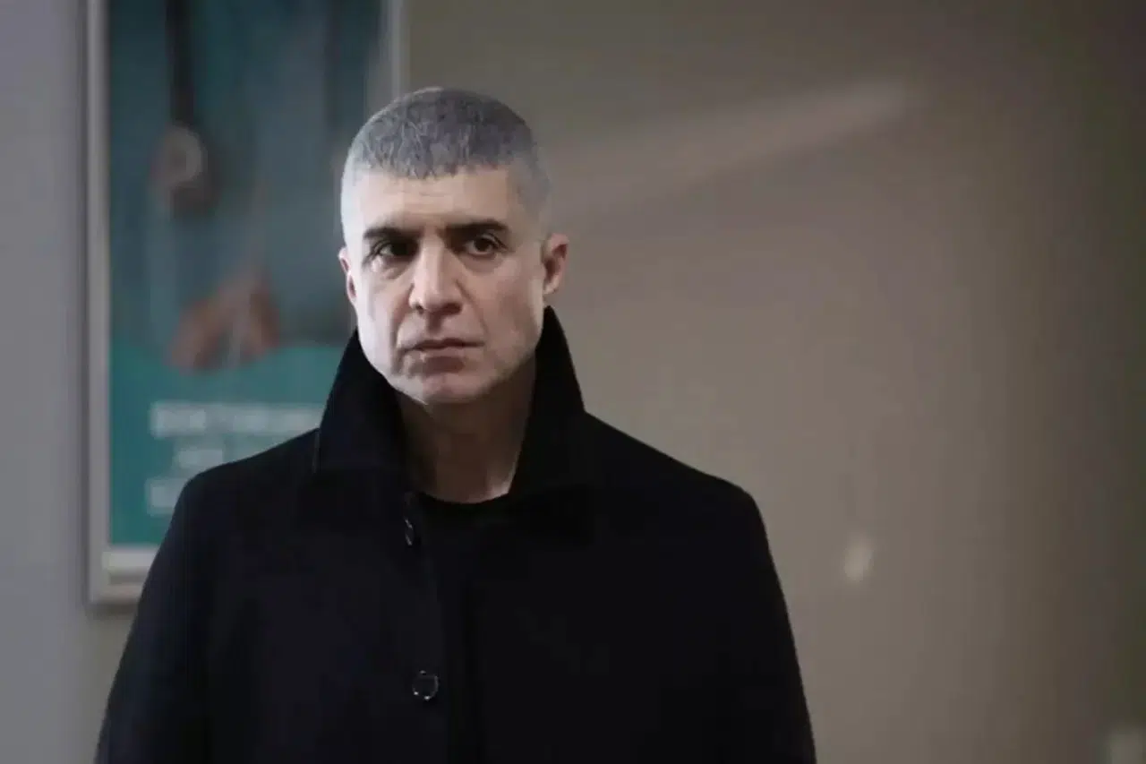 Özcan Deniz Sahnede Duygusal Patlama Yaşadı: "Canımı En Yakınım Yaktı"