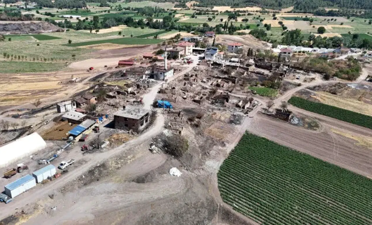 Tekirdağ'da LPG'li Araçta Çıkan Yangın, Tarlaya ve Tıra Sıçradı