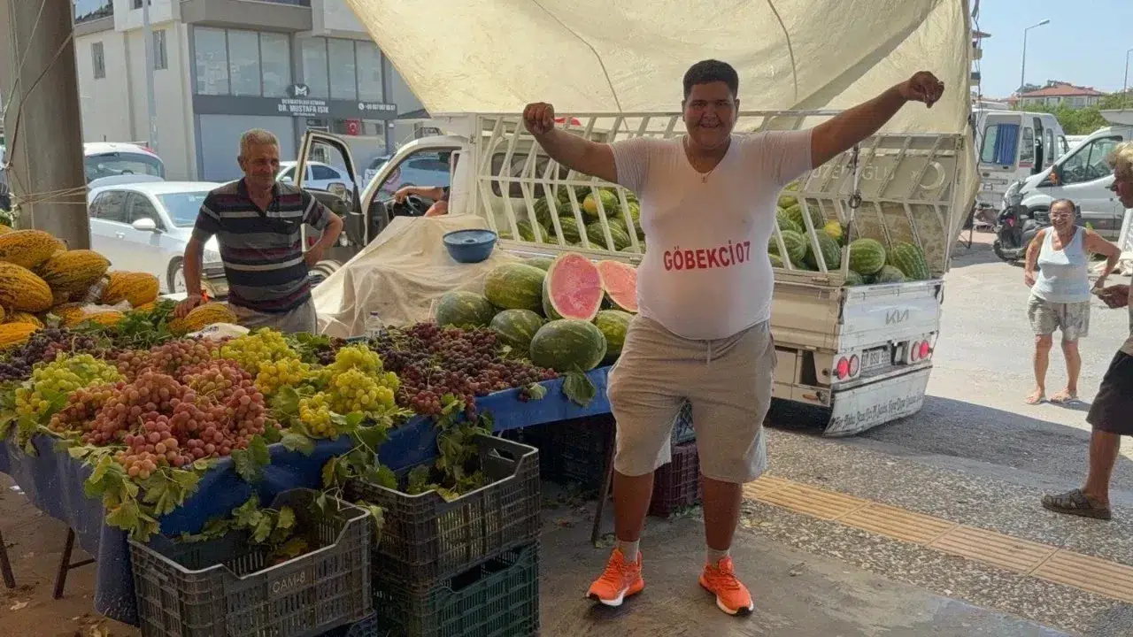 Antalya'da Karpuz Satarak Fenomen Haline Gelen Genç: Ramazan Vural Gün
