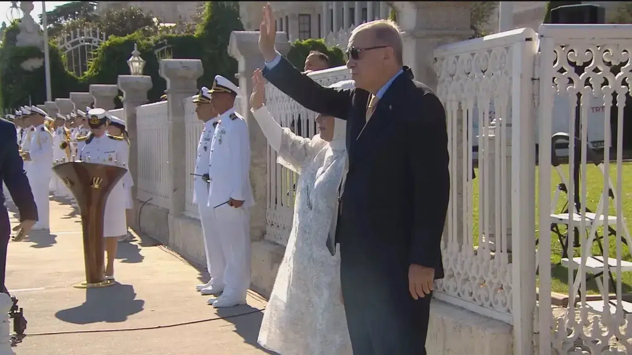 Cumhurbaşkanı Erdoğan, TEKNOFEST Mavi Vatan Etkinliğinde Gemileri Selamladı