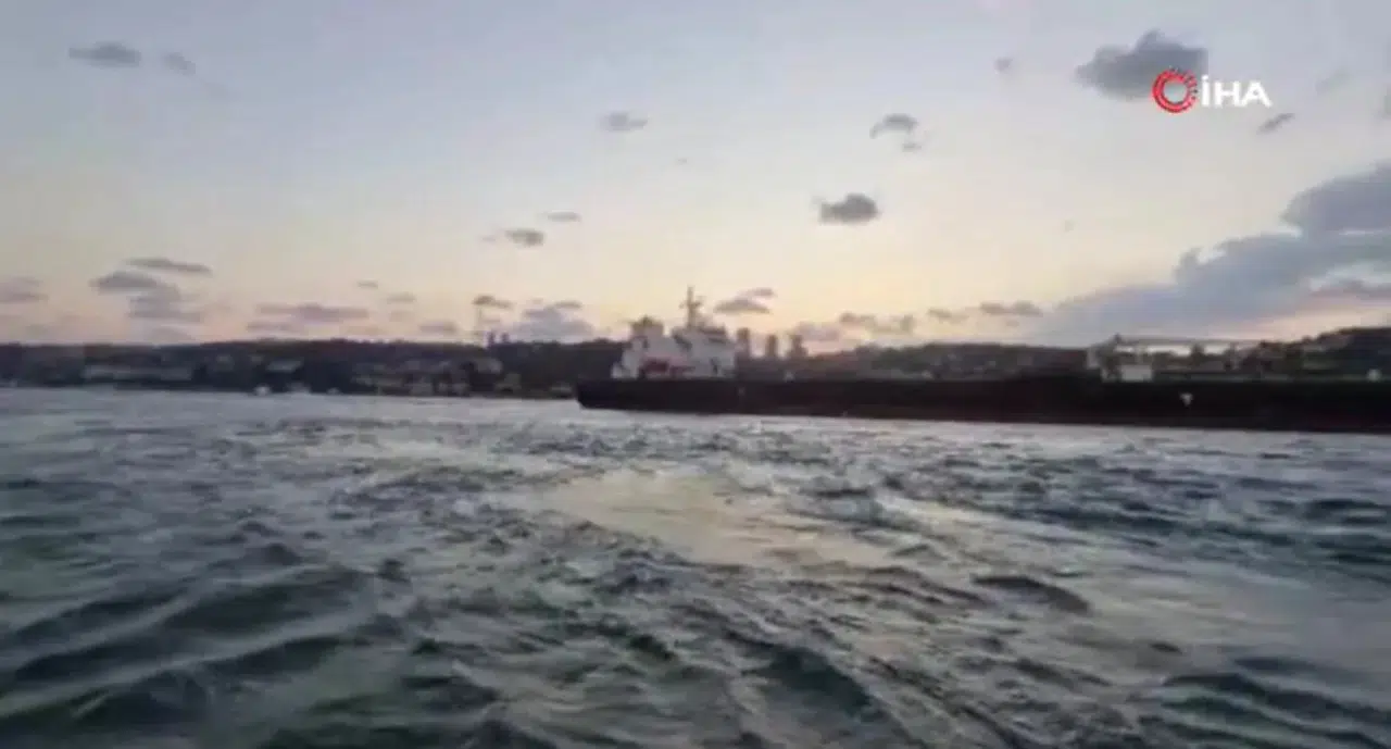 İstanbul Boğazı'nda Gemi Arızası Nedeniyle Trafik Durduruldu