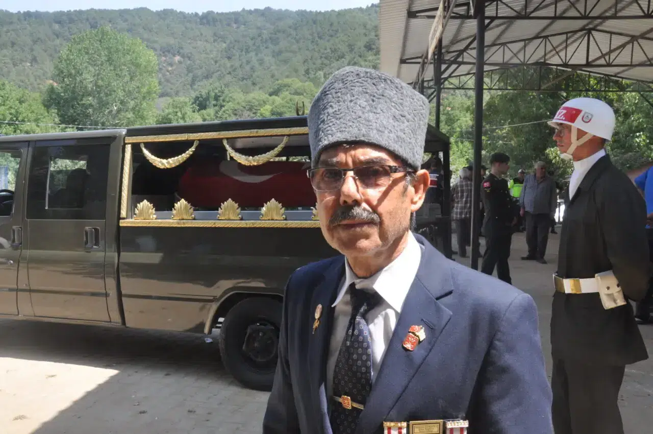 İzmir Ödemiş’te Kıbrıs Gazisi Hüseyin Suluçay Askeri Törenle Uğurlandı