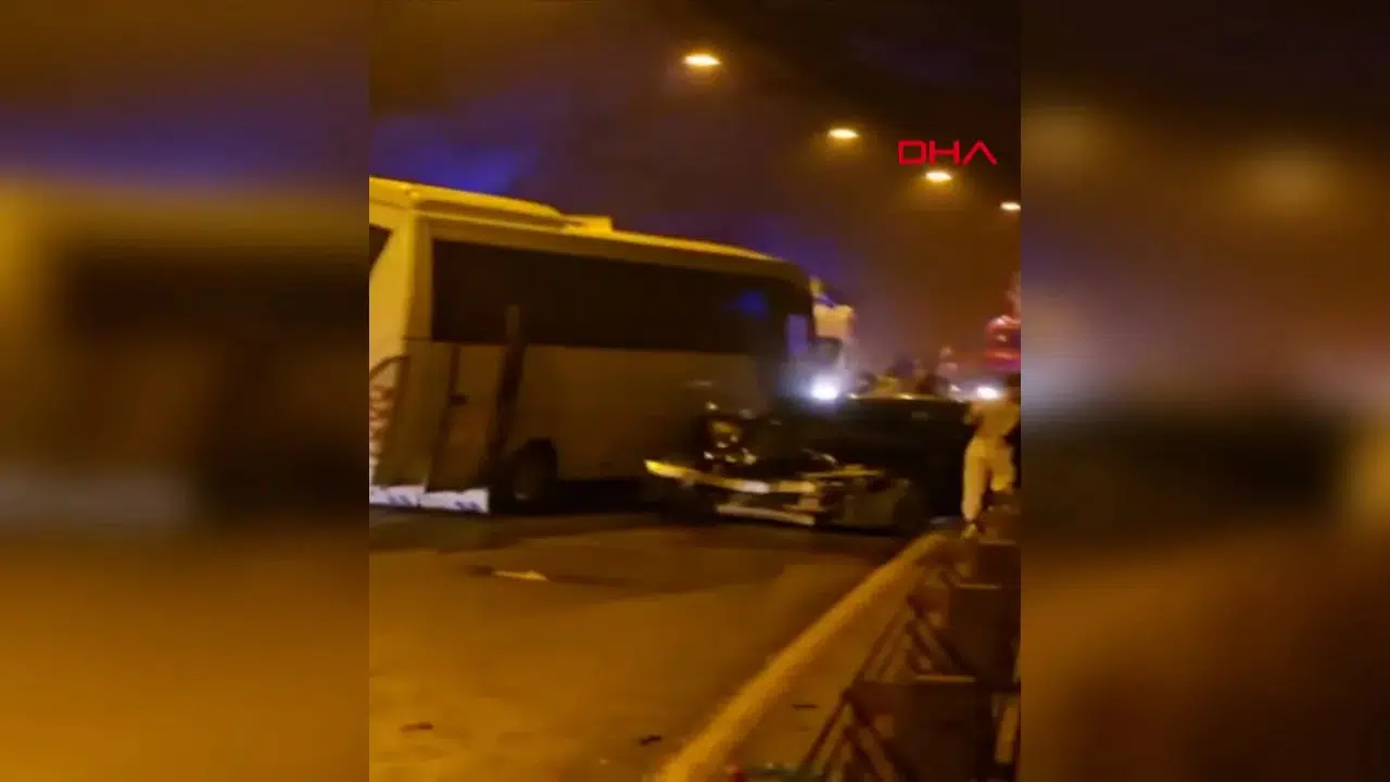 Antalya'da Tünelde Zincirleme Kaza: 10 Yaralı