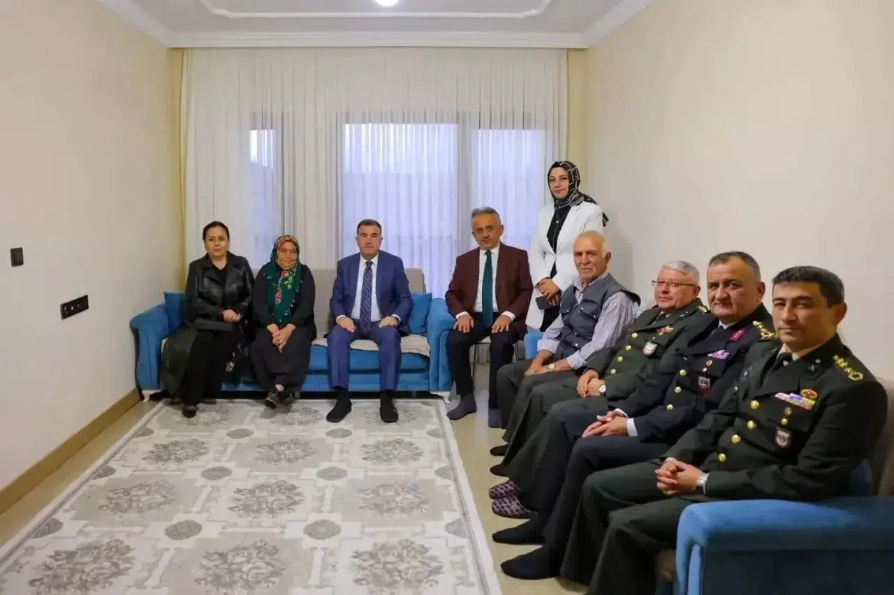 Bayburt Valisi Eldivan, Gaziler Günü'nde Anma Ziyaretleri Gerçekleştirdi