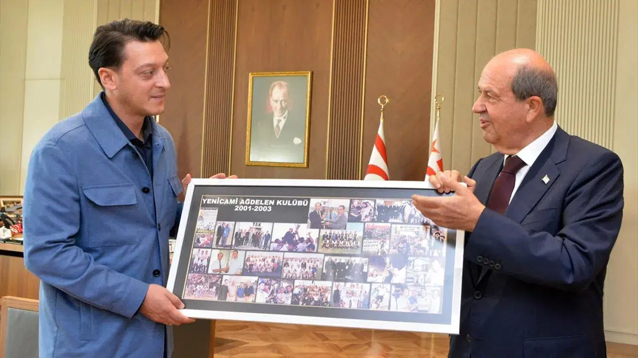 Mesut Özil'den FIFA ve UEFA'ya KKTC Çağrısı