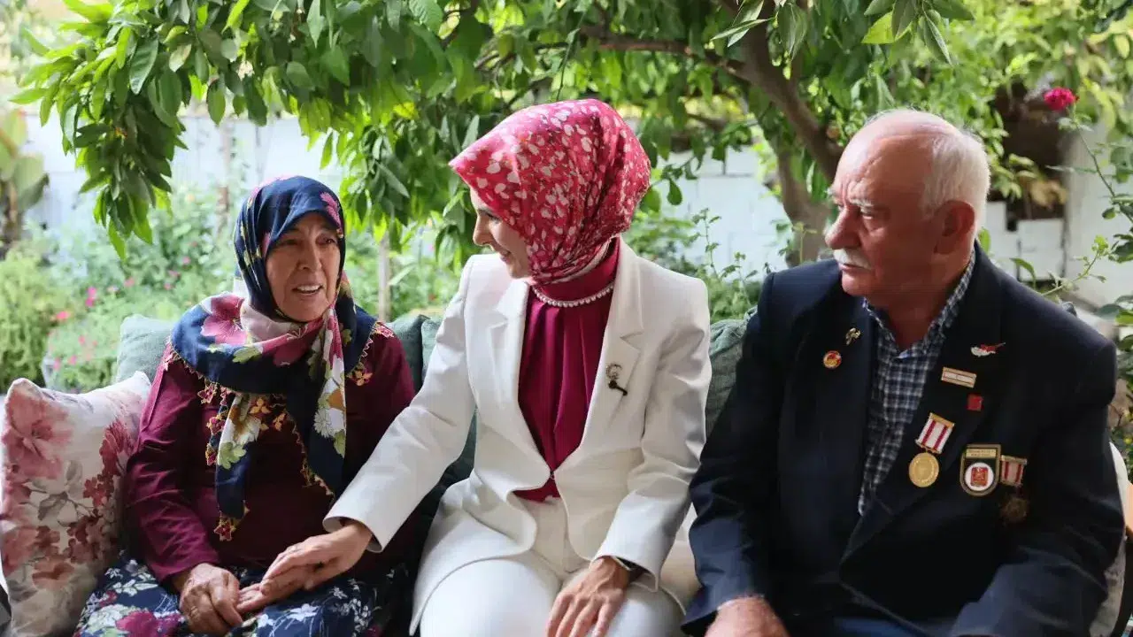 Bakan Göktaş, 48 Yılını Dolduran Bulut Çiftini Ziyaret Etti
