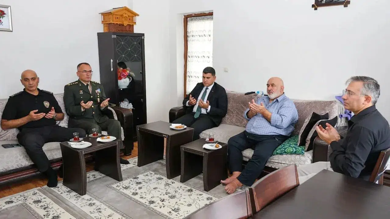 Artvin Vali Vekili İsmail Erdoğan, Kıbrıs Gazisini Ziyaret Etti