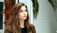 Afra Saraçoğlu'nun Çocukluk Fotoğrafları: Değişmeyen Güzellik ve Büyüleyici Kariyer