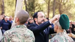 GKRY Lideri Yeşil Bere Takarken Rum Komandolar 'Mağusa’ya Döneceğiz' Sloganları Attı