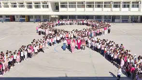 Miniklerden dev farkındalık: 23 Nisan İlkokulu'nda pembe dayanışma