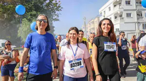 Lefkoşa Maratonu'nda Sıla Usar İncirli rüzgarı: Vatandaşlarla kucaklaştı