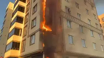 Erzurum'da Korku Dolu Anlar: Yangın Anında Binadakileri Uyararak Tahliye Ettiler