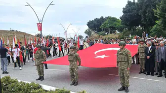 Kıbrıs'ta Cumhuriyet coşkusu: Olumsuz hava koşullarına rağmen törenler düzenlendi