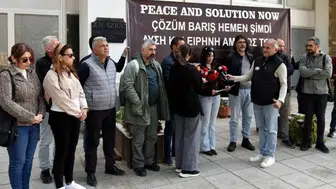 Kuzey Kıbrıs'ta Amerikan Elçiliği Önünde Eylem: Kıbrıs Tüm Üslerden ve Silahlardan Arındırılmalı mı?