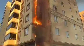 Erzurum'da Korku Dolu Anlar: Yangın Anında Binadakileri Uyararak Tahliye Ettiler