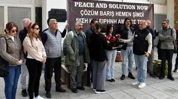 Kuzey Kıbrıs'ta Amerikan Elçiliği Önünde Eylem: Kıbrıs Tüm Üslerden ve Silahlardan Arındırılmalı mı?