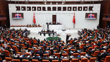 TBMM'de Kızılay mesaisi: İlk üç madde kabul edildi, başörtüsü tartışması tansiyonu yükseltti