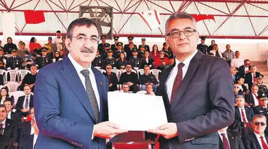 KKTC'nin 42. Kuruluş Yıldönümü Kutlandı