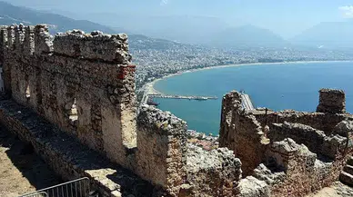 Alanya Kalesi'nde Mahsur Kalan 3 Üniversite Öğrencisi Kurtarıldı