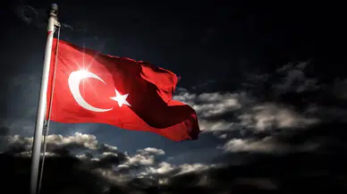 Türk Bayrağını İndirmeye Kalkışan Güney Kıbrıslı Rum'un Trajedisi