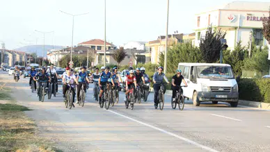 İnegöl’de ’Zaferden kurtuluşa’ sloganıyla bisiklet turu düzenlendi