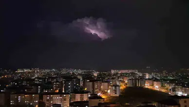 Elazığ semalarında görsel şölen: Bulutların içindeki şimşekler büyüledi