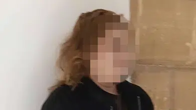 Lefkoşa'da korkutan kaza: Park halindeki araca çarptı, tavanı üzerine devrildi