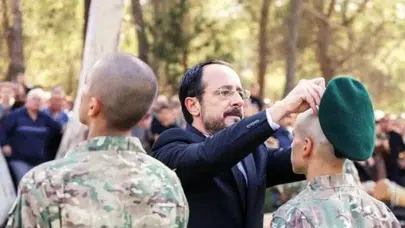 GKRY Lideri Yeşil Bere Takarken Rum Komandolar 'Mağusa’ya Döneceğiz' Sloganları Attı