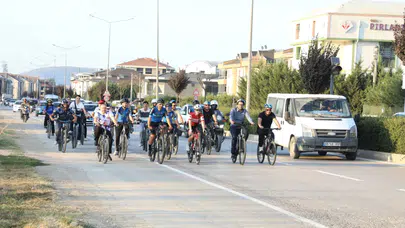 İnegöl’de ’Zaferden kurtuluşa’ sloganıyla bisiklet turu düzenlendi
