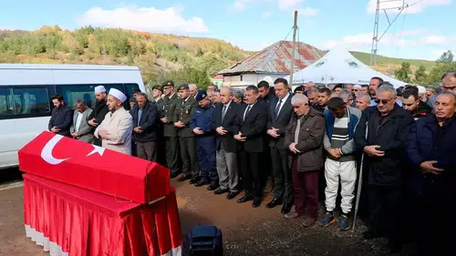 Kıbrıs Gazisi Cemal Şahin'in Cenazesi Törenle Toprağa Verildi