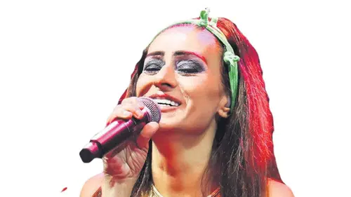 Kıbrıs’ta Yıldız Tilbe Rüzgarı Esti