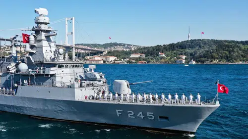 Erdoğan, Boğaz'dan Geçen 9 Gemiyi Selamladı