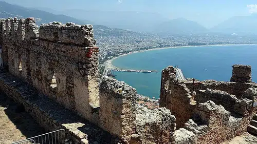 Alanya Kalesi'nde Mahsur Kalan 3 Üniversite Öğrencisi Kurtarıldı