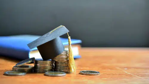 Üniversite öğrencilerine burs müjdesi: Başvurular için geri sayım başladı