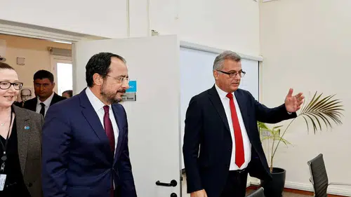 Kıbrıs'ta kritik zirve: Liderler ara bölgede bir araya geliyor
