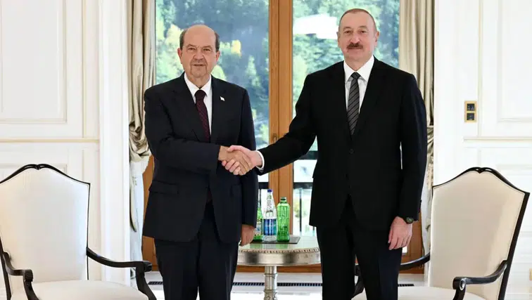 Azerbaycan Cumhurbaşkanı Aliyev, KKTC Cumhurbaşkanı Tatar ile Gebele'de Görüştü