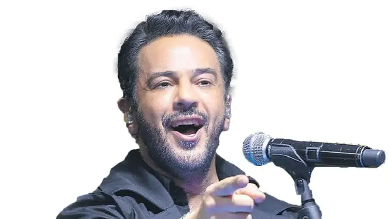 Emre Altuğ, Sevgililer Günü'nde Aşkı Sahneye Taşıdı mı?