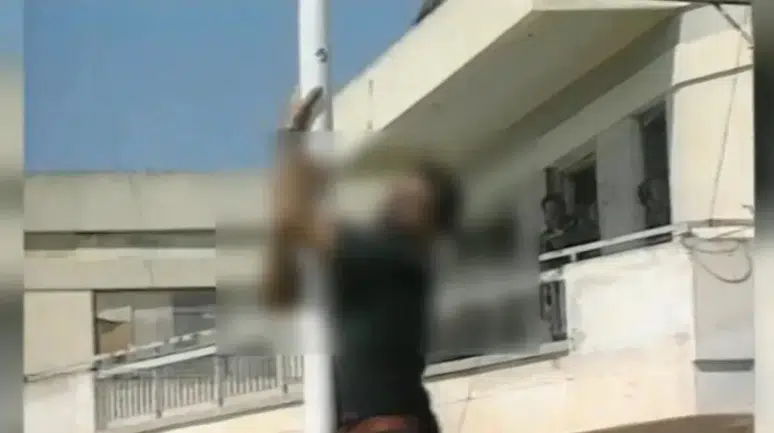 Güney Kıbrıs'ta Tartışmalı Heykel Açılışı: Türk Bayrağını İndirmeye Çalışırken Hayatını Kaybeden Solomos Solomou'ya Saygı Duruşu
