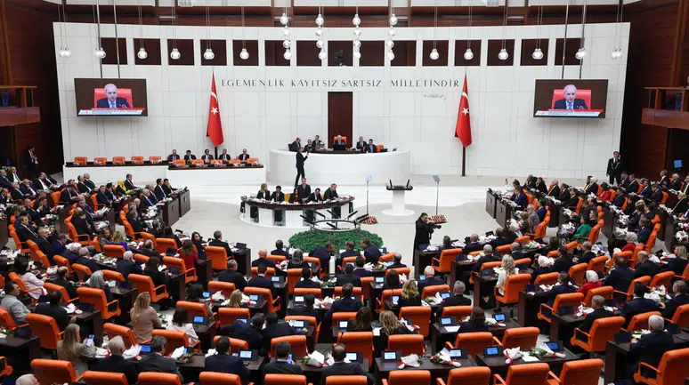TBMM'de Kızılay mesaisi: İlk üç madde kabul edildi, başörtüsü tartışması tansiyonu yükseltti