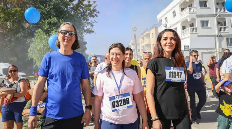 Lefkoşa Maratonu'nda Sıla Usar İncirli rüzgarı: Vatandaşlarla kucaklaştı
