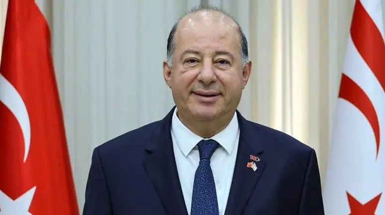 Hakan Dinçyürek'ten sürpriz karar: Hem adaylıktan çekildi hem bakanlığı bırakıyor