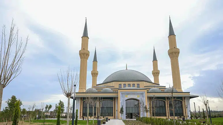 KKTC'de Ramazan İçin Hazırlanan Millet Camisi İbadete Açıldı