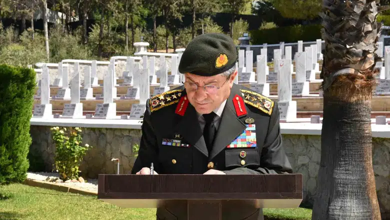 Genelkurmay Başkanı Bayraktaroğlu, Kıbrıs’ta Boğaz Şehitliğini Ziyaret Etti